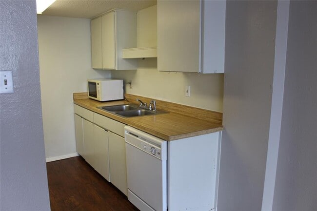 Building Photo - 1800 Lavaca St