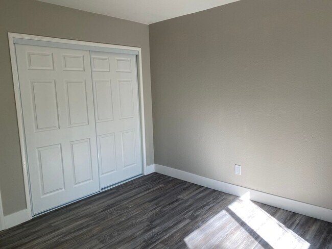 Building Photo - Large Two Story Renovated Townhouse Apartment in South Chula Vista
