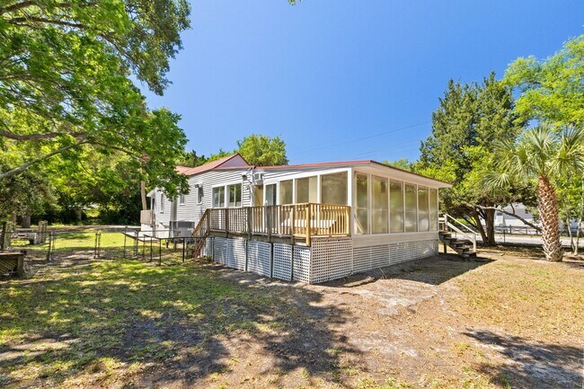 Building Photo - Sullivans Island Historic Charmer