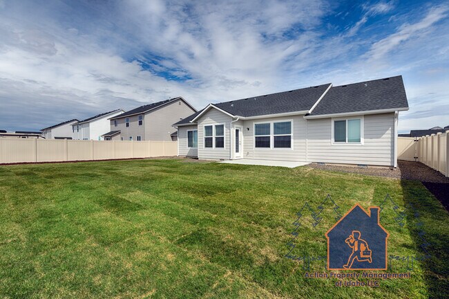 Building Photo - 18405 N Sweet William Ave