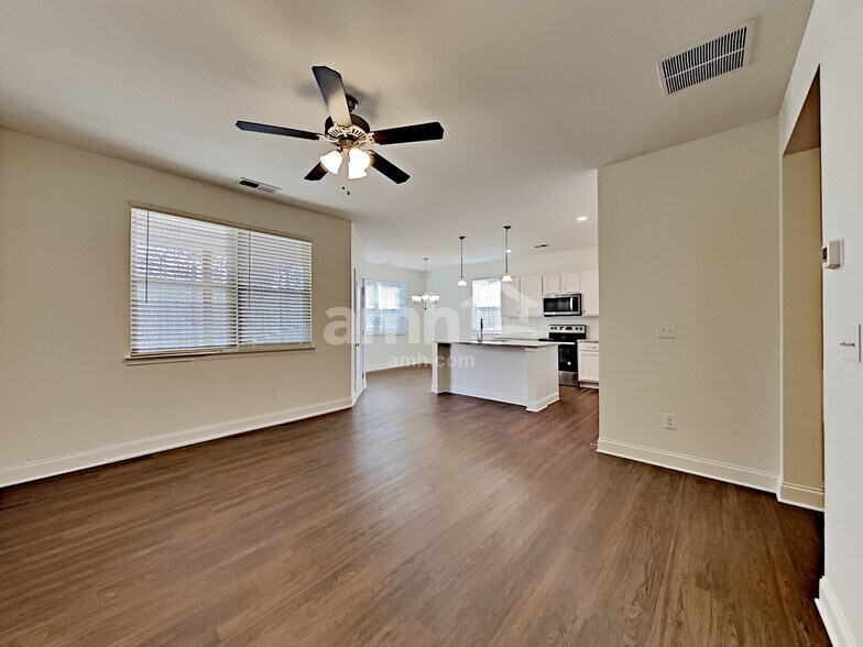 Building Photo - 2447 Napa Valley Dr