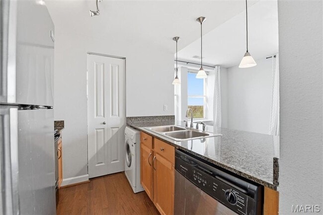 Building Photo - Partially Furnished West End Condo for Rent!