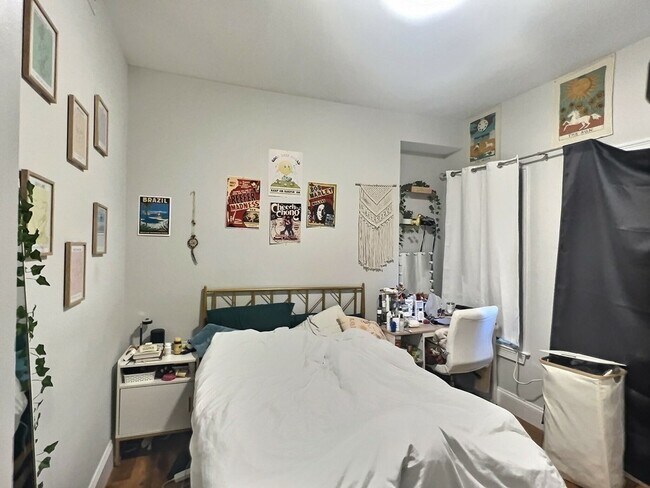 Building Photo - 260 Paris St