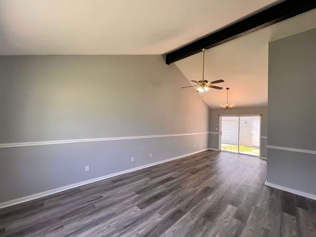 Building Photo - Move in ready!