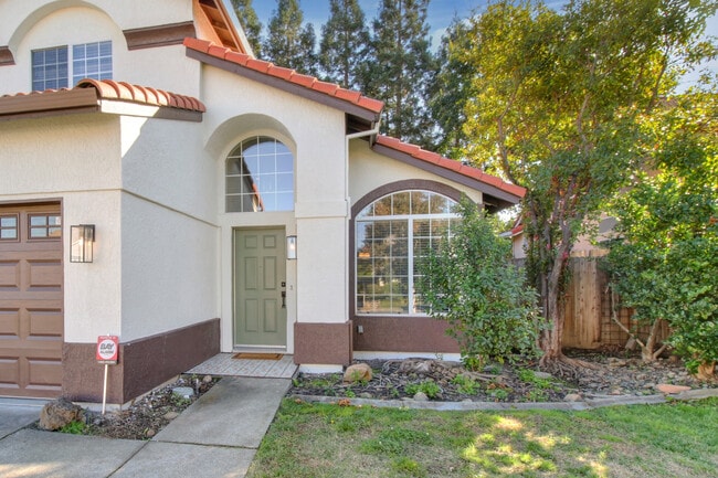 Building Photo - 2559 Du Bois Dr