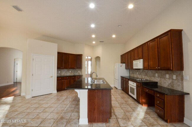 Building Photo - 11712 Blackstone River Dr
