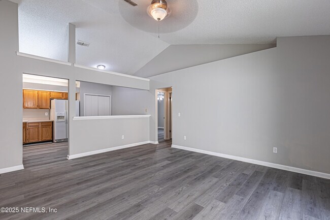 Building Photo - 1836 Manitoba Ct N