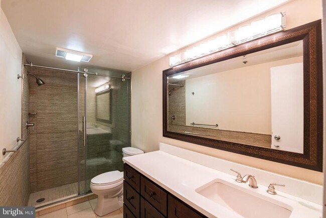 Building Photo - 301 Race St