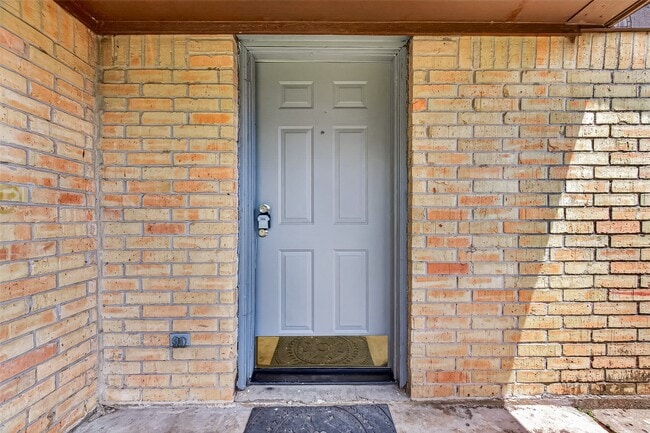 Building Photo - 2523 Creekway Cir