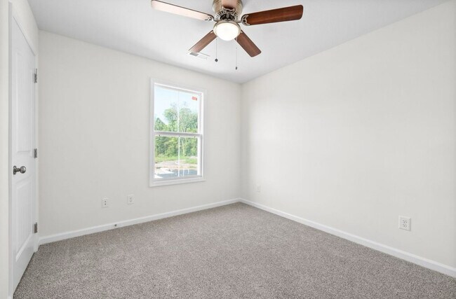 Building Photo - 170 Quarry Rdg Rd