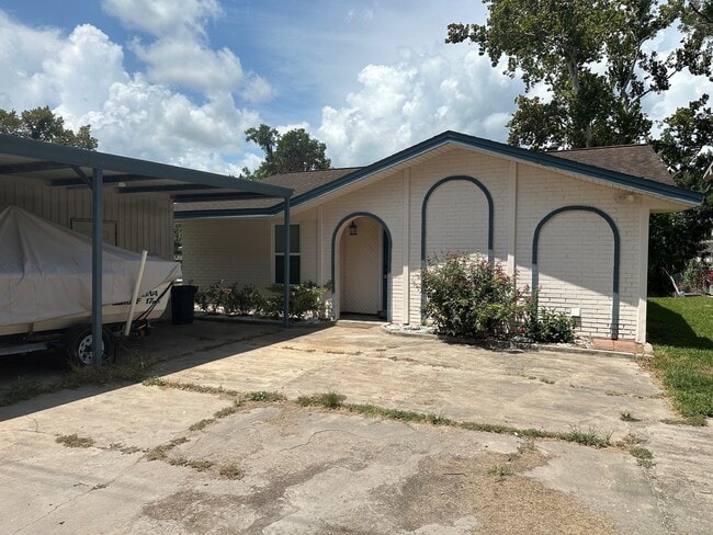 Building Photo - 5401 County Rd 334