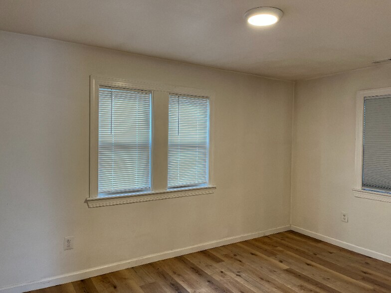 Building Photo - 1003 Clifton Ave