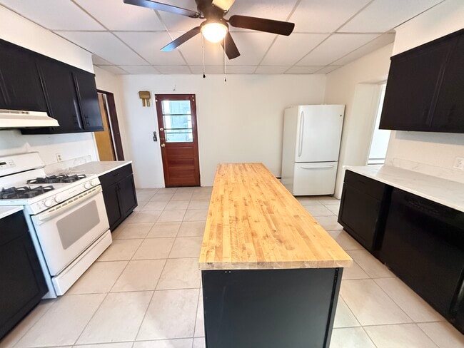 Building Photo - 1624 3rd Ave