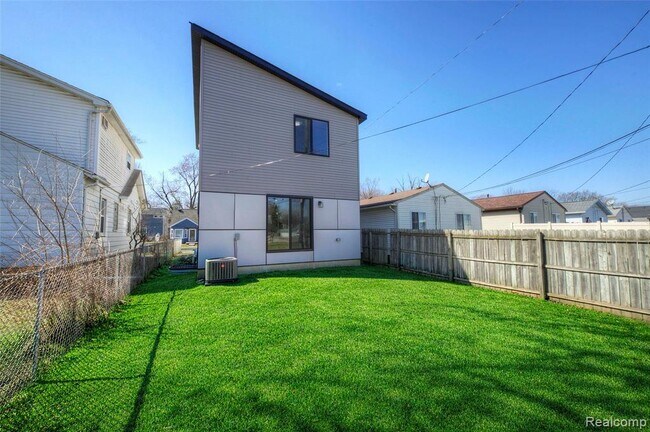 Building Photo - 2808 Goodrich St