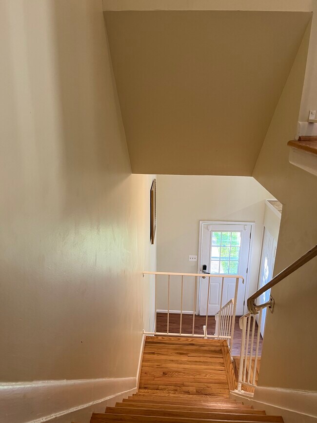 Building Photo - 2 Wimbledon Ln