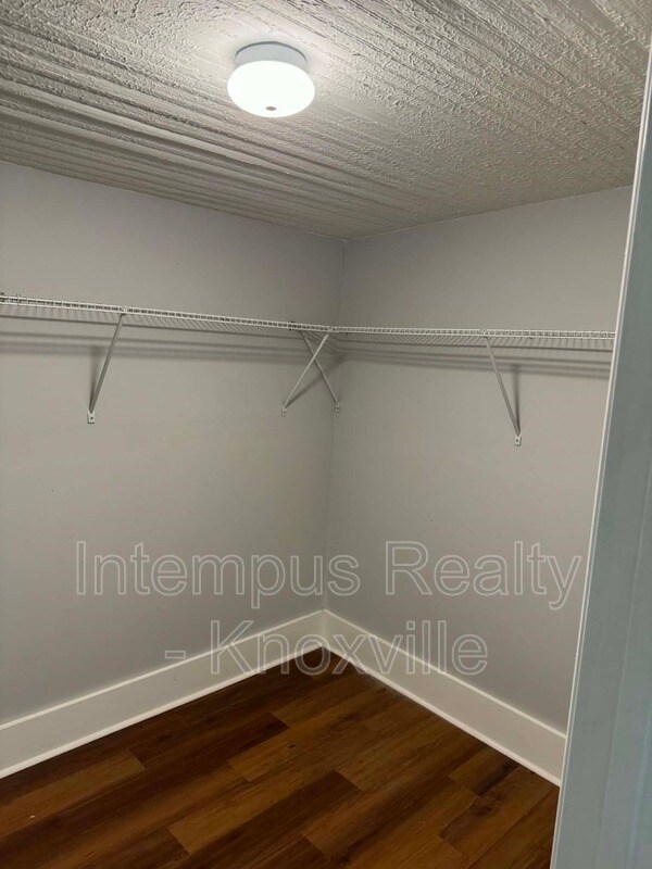 Building Photo - 126 S Van Gilder St