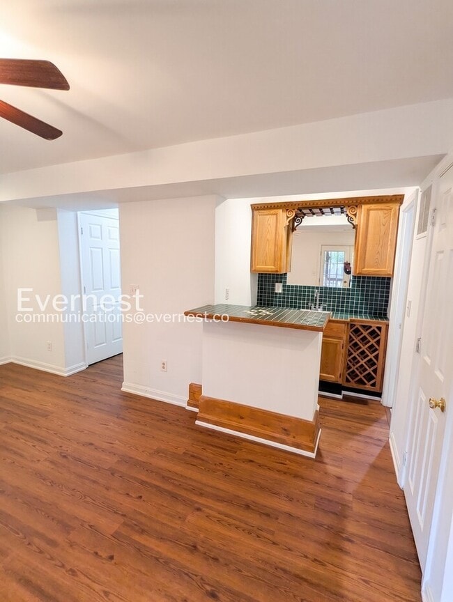 Building Photo - 3 Bed, 3.5 Bath Townhome with Modern Amenities / Available Soon!