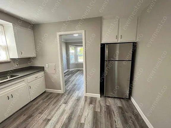 Building Photo - 15516 Lincoln Ave