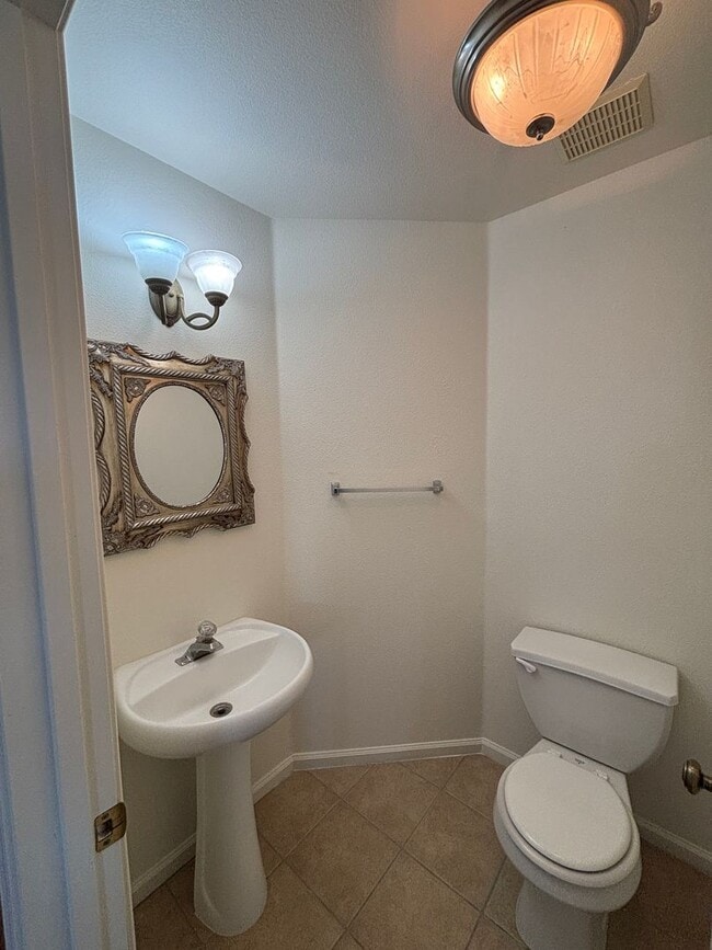 Building Photo - P32000