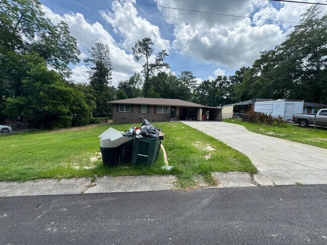 Building Photo - 2408 Groveland Cir S