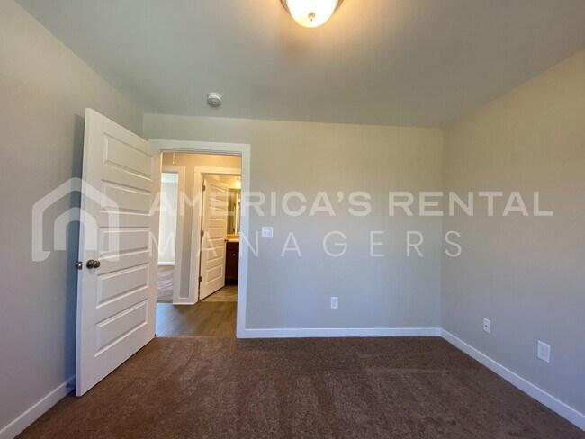 Building Photo - Home for Rent in Talladega, AL! View with 48 Hours Notice!