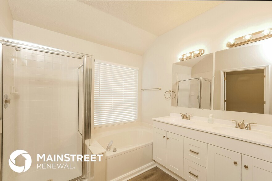 Building Photo - 2121 SE 7th St