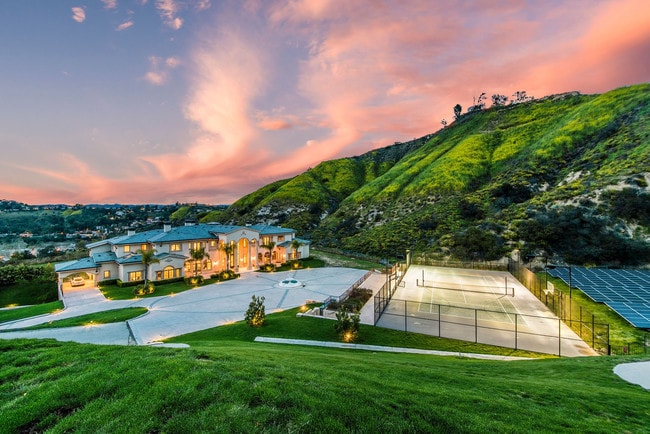 Building Photo - 23594 Parksouth St