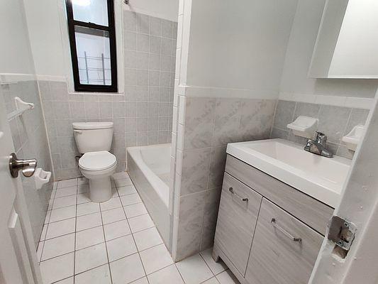 Building Photo - 1 bedroom in BRONX NY 10470