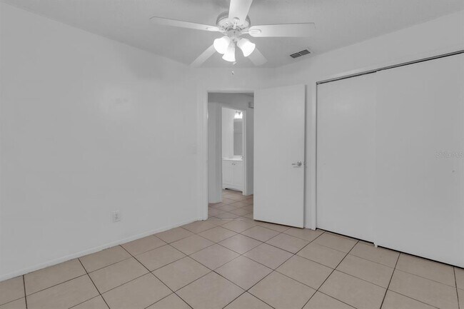 Building Photo - 2432 King Oak Ct
