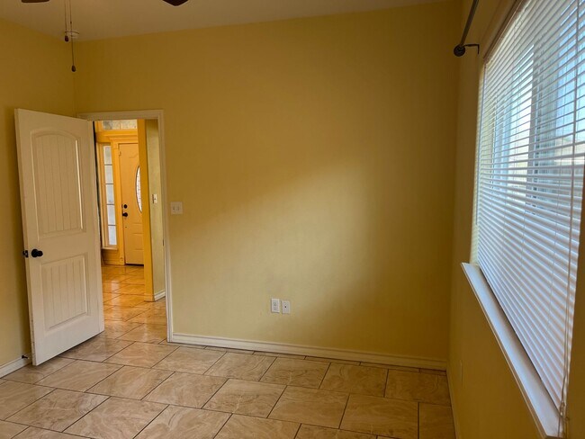 Building Photo - 2565 Sands Dr