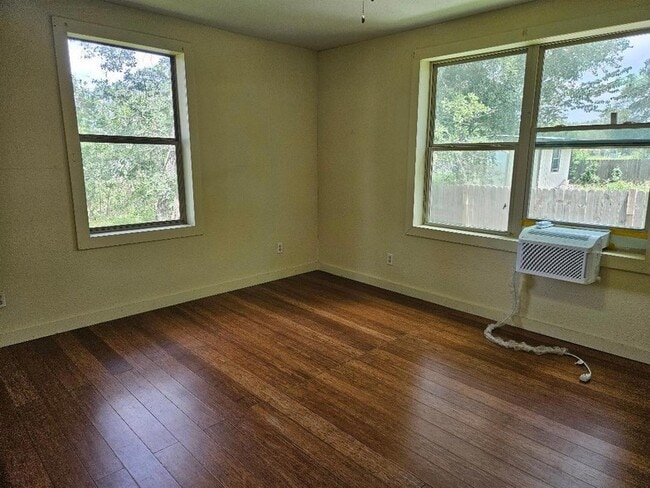 Building Photo - 127 Iroquois Dr