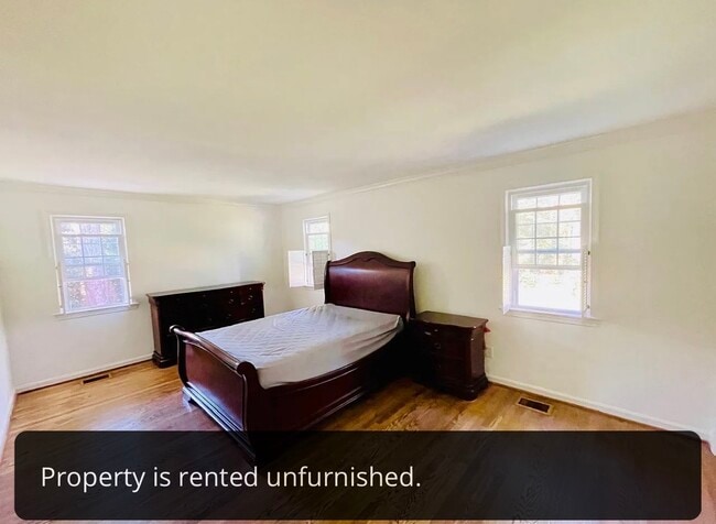 Building Photo - 1214 Vinita Ln