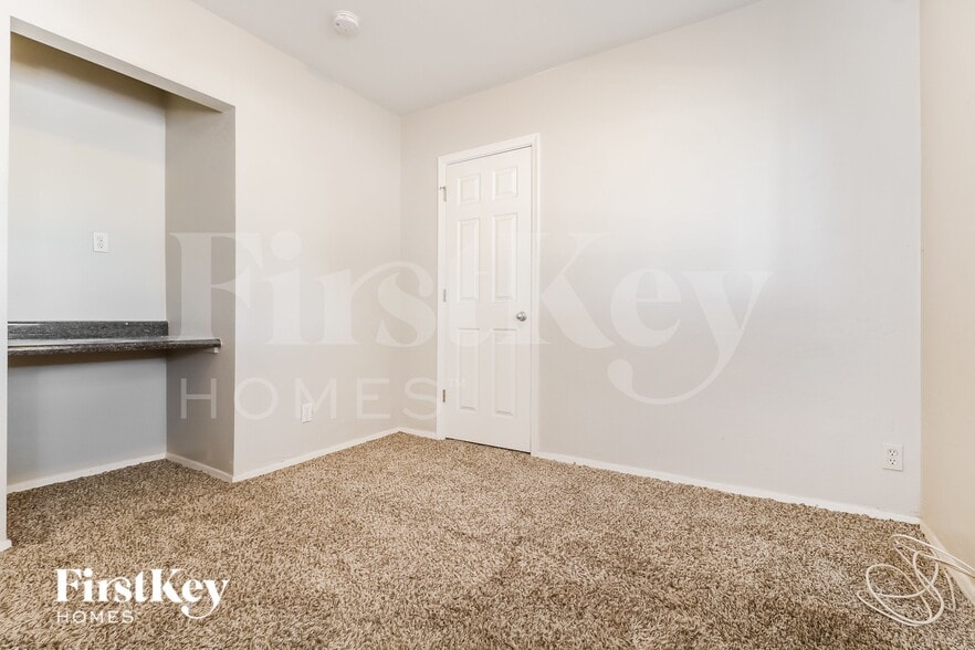 Building Photo - 7156 N 17th Dr