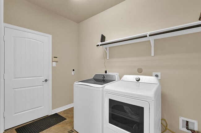 Building Photo - 459 Hendricks Forest Ln