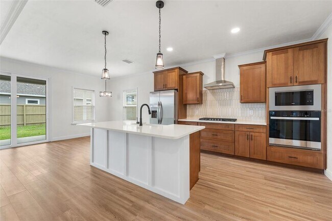 Building Photo - 6735 SW 10th Ln