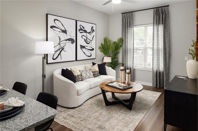 Building Photo - 501 W Waugh St