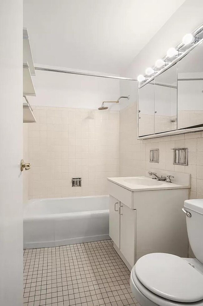 Building Photo - 392 Central Prk W