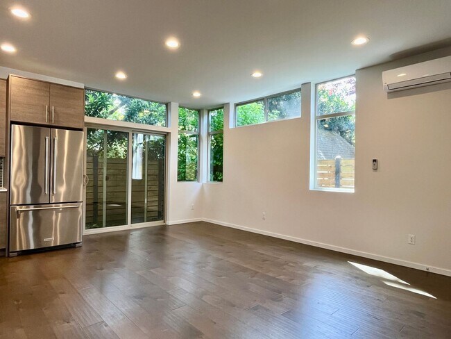 Building Photo - Charming Modern Stand-Alone Home in Ballar...