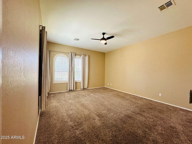 Building Photo - 2720 E Hazeltine Way