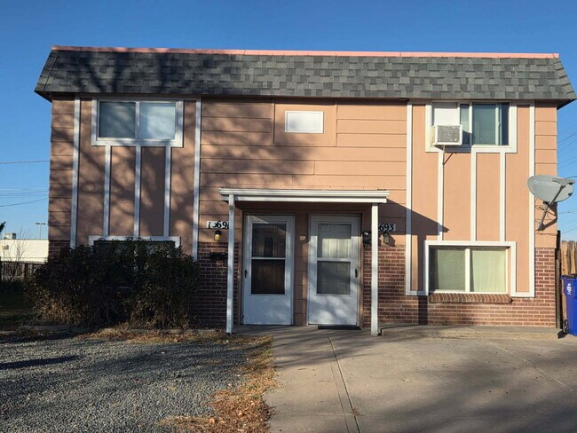 Building Photo - Aurora - 2 Bedroom, 2 Bathroom Duplex (13NE)