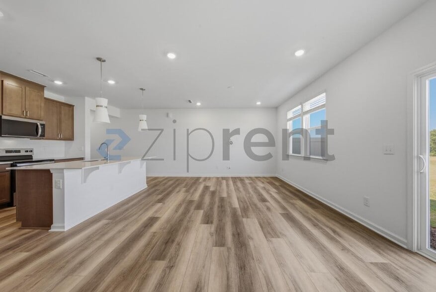 Building Photo - Unit