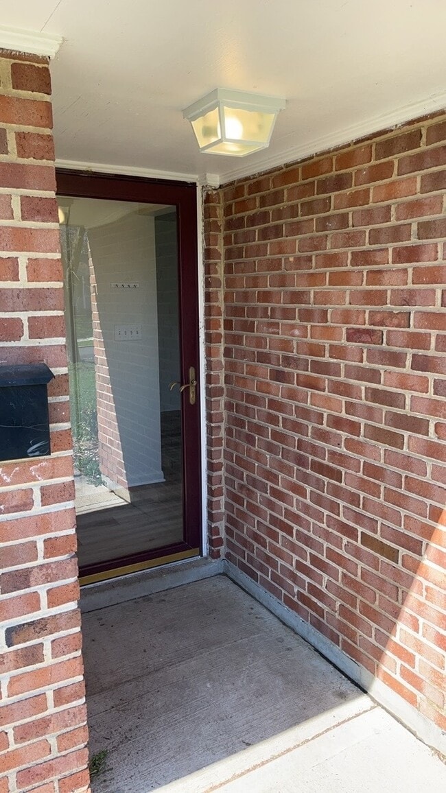 Building Photo - 3043 Regent St