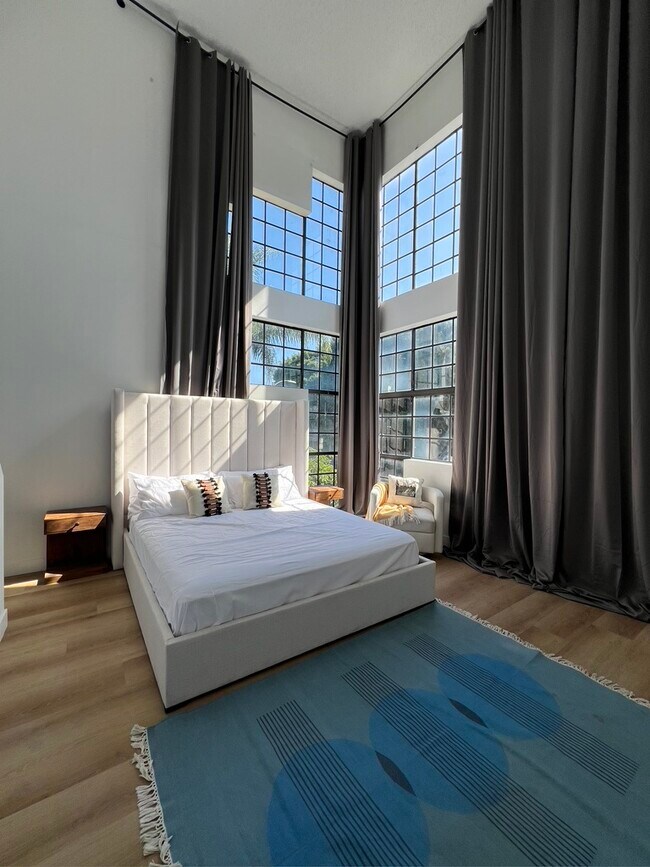 Building Photo - 2584 S Centinela Ave