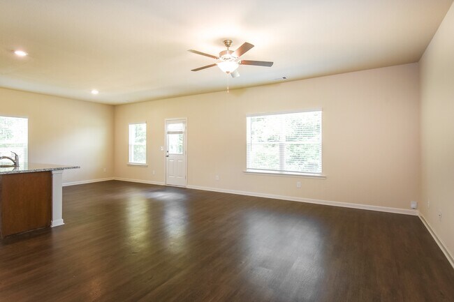 Building Photo - 132 Innis Brk Cir