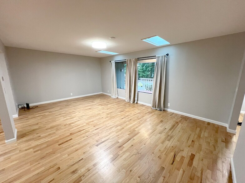 Building Photo - 6519 Illahee Rd NE