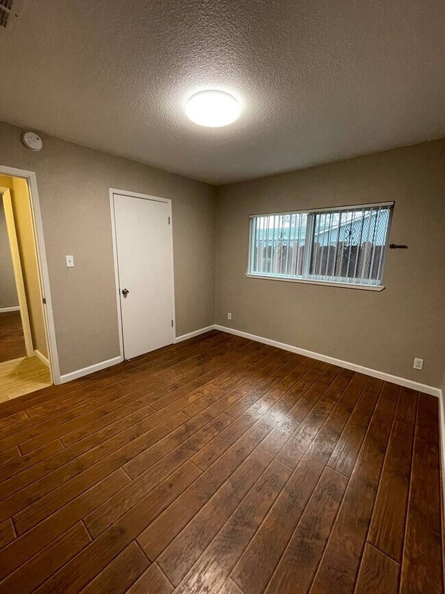 Building Photo - 119 E Amador St