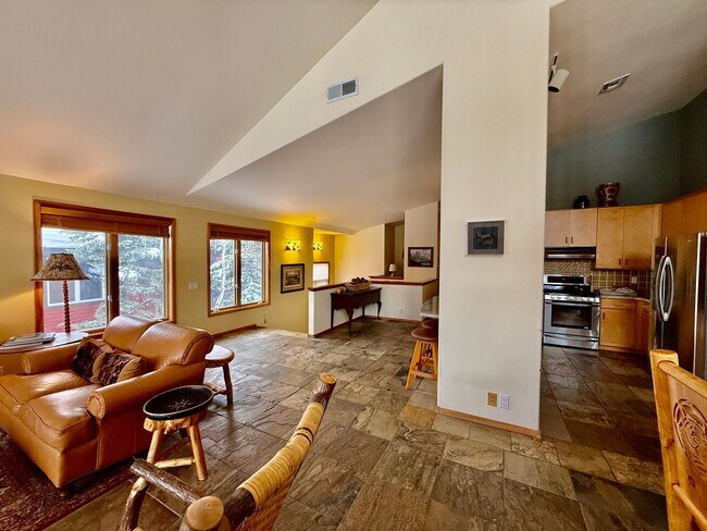 Building Photo - Snowcreek V – Stunning 4 Bed, 3 Bath Corner Unit