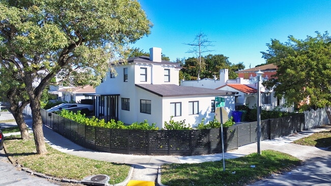 Primary Photo - 927 SW 18th Ave