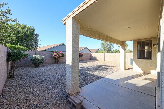 Building Photo - Great Litchfield Park Neignborhood!