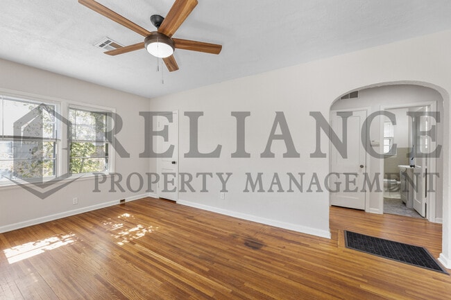 Building Photo - 653 Harding St